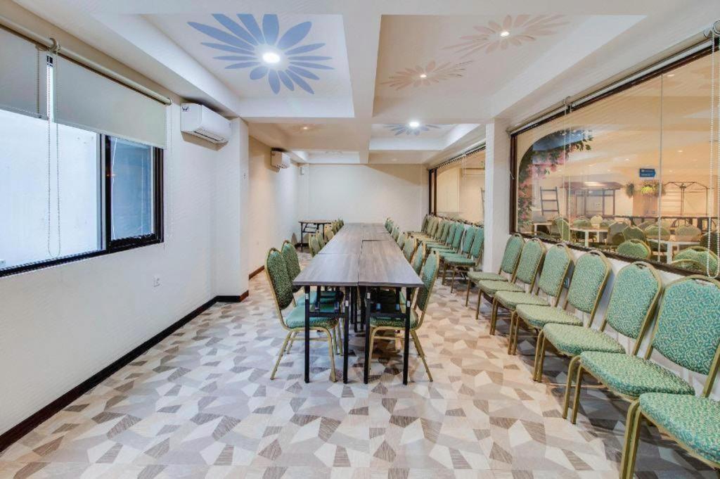 Hotel Oyo 1805 Fatmawati Mansion Syariah Jakarta Exterior foto